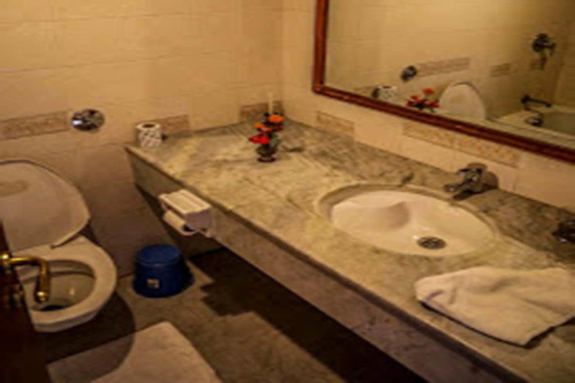 Hotel Lumbini Garden New Crystal Exterior photo